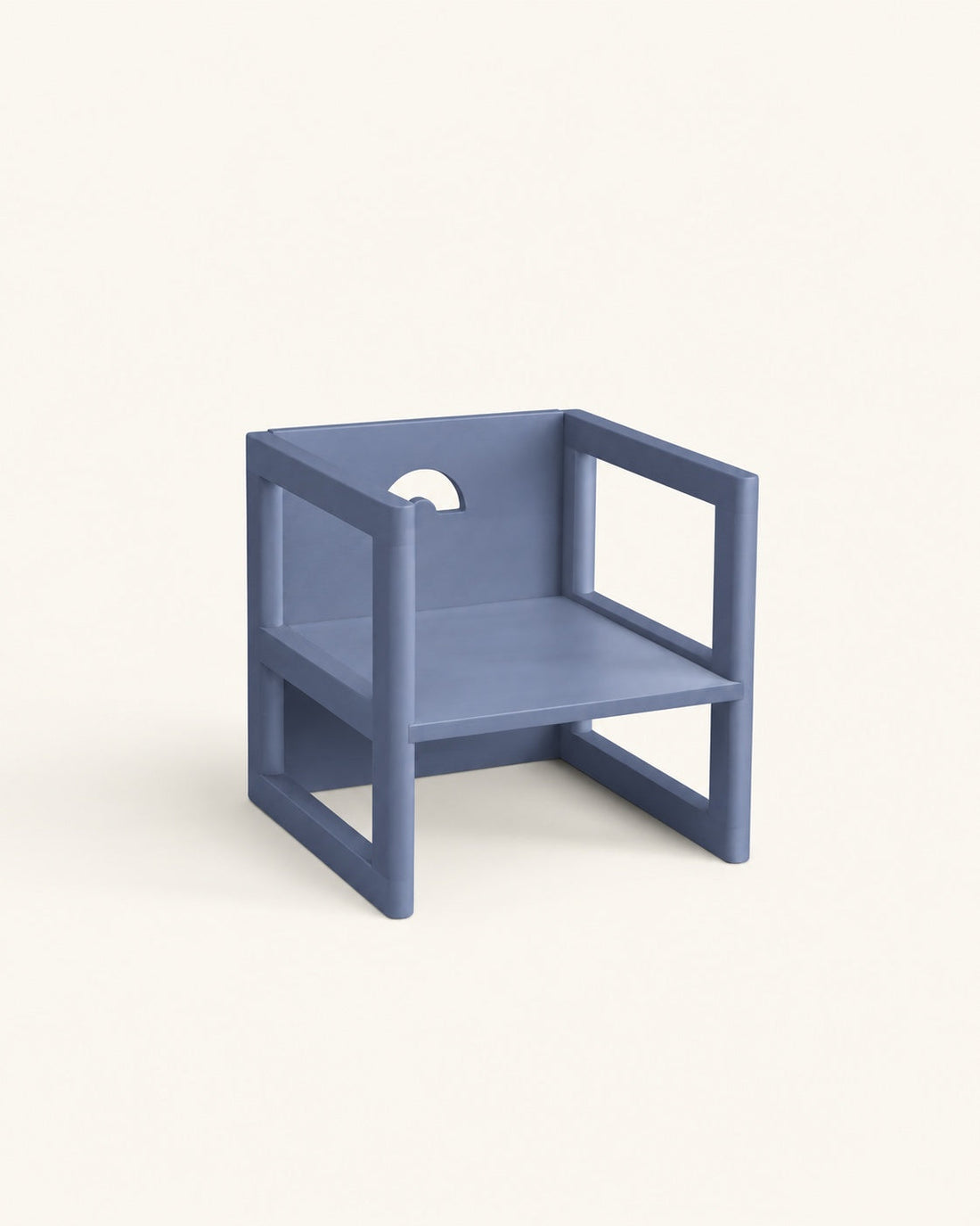 La chaise, finition bleu ardoise.