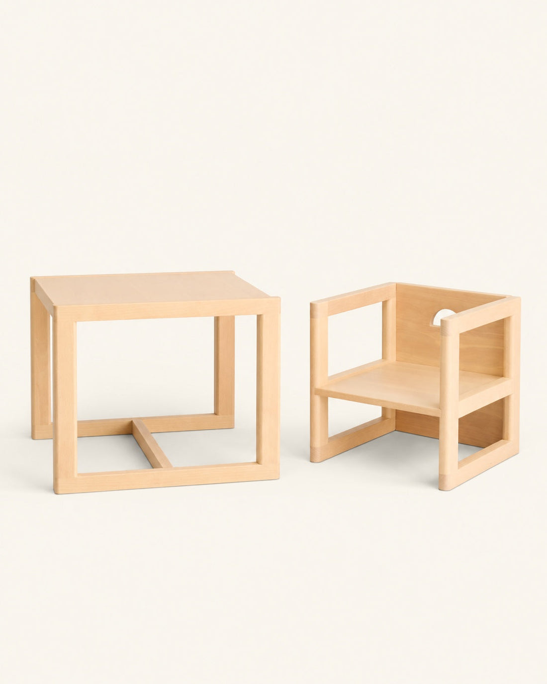 La petite table avec une chaise.