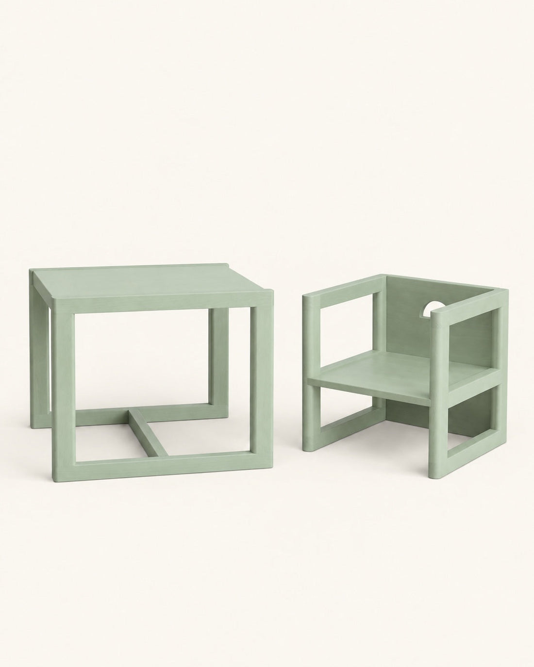 La petite table avec une chaise, finition sauge.
