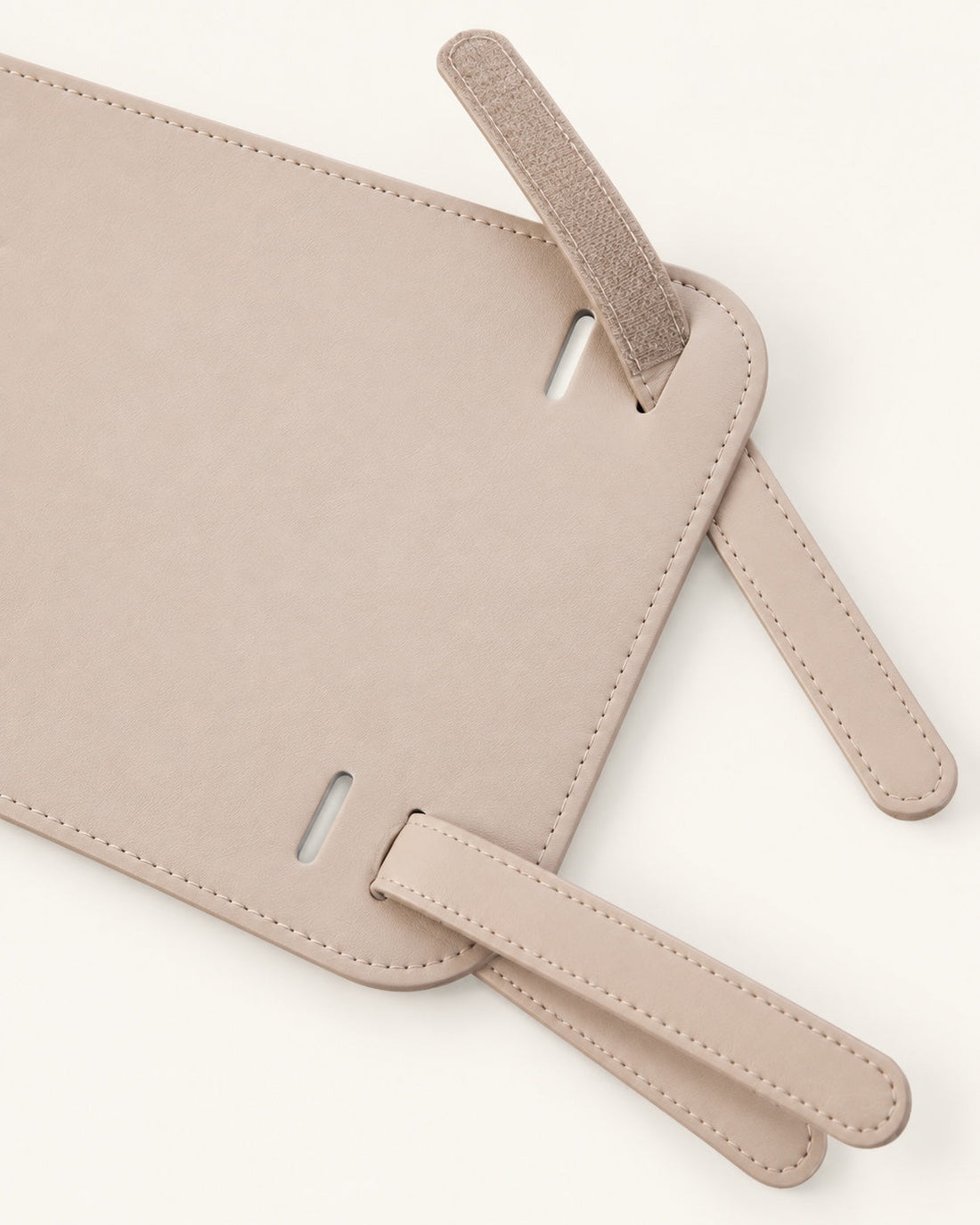 Détail de la couture et de l’attache.