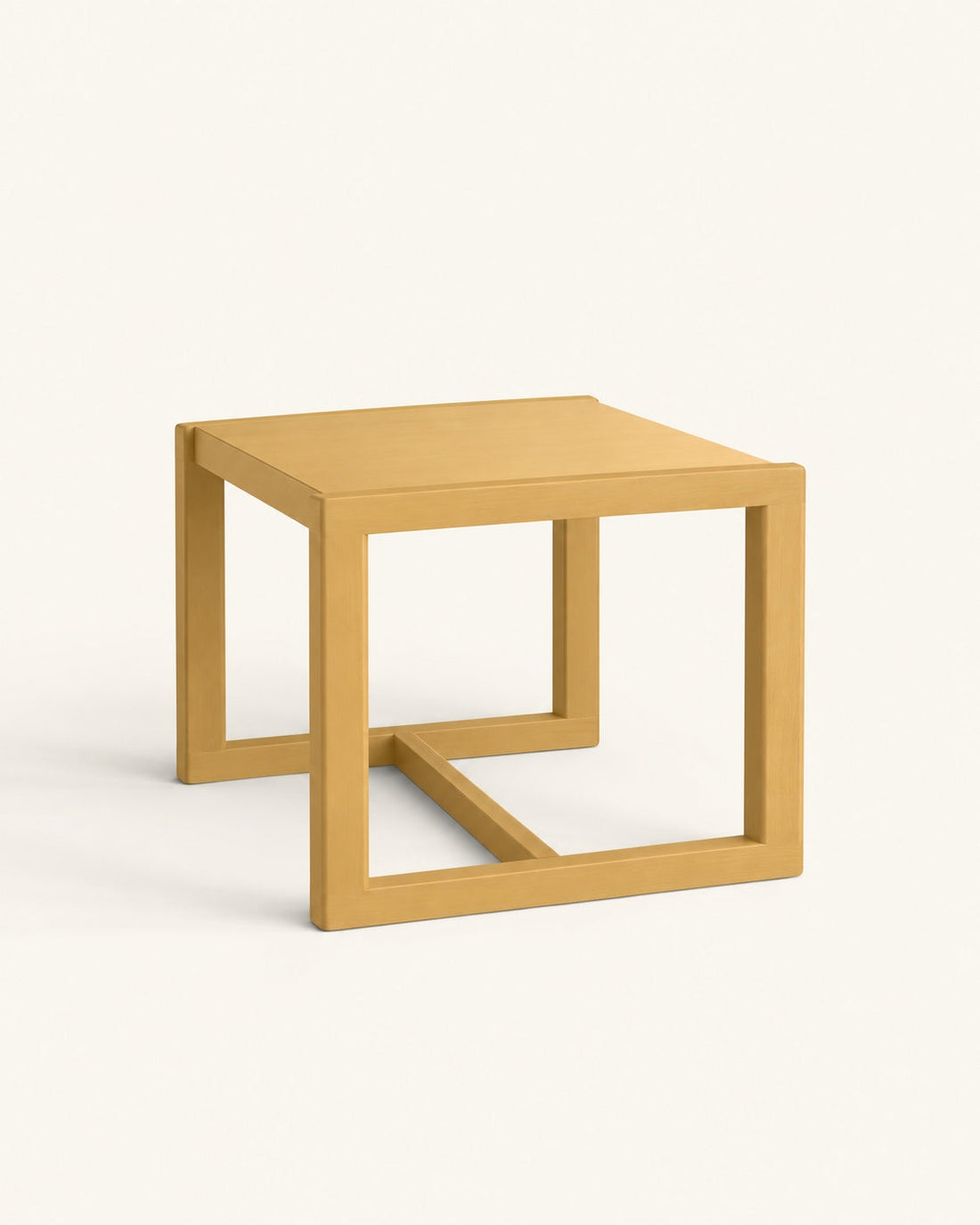 La table, finition ocre.